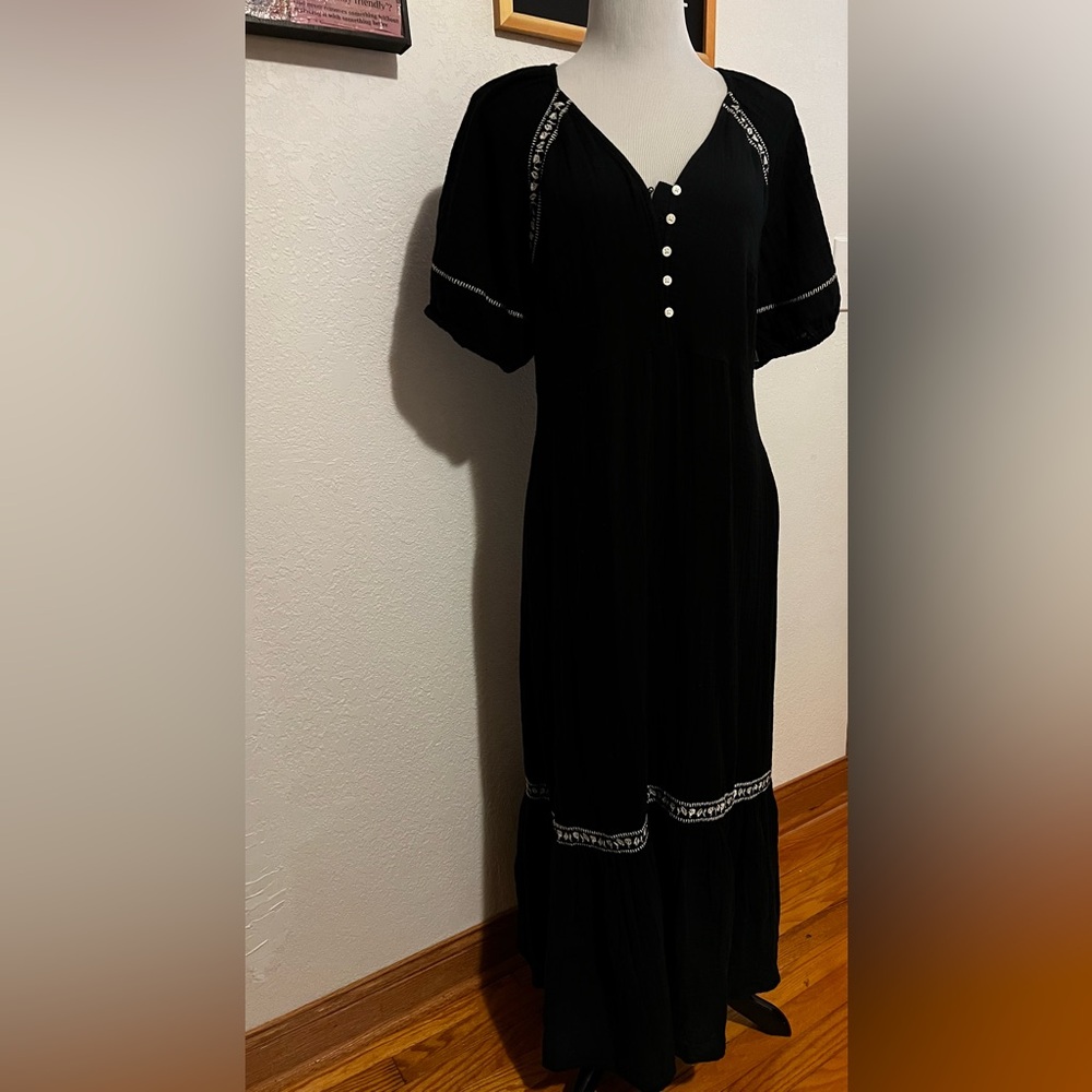 Old Navy Elegant Black Maxi Dress with White Details